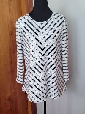 Classic Van Heusen Black and White Chevron-Stripe Long Sleeve Tee size petite sm